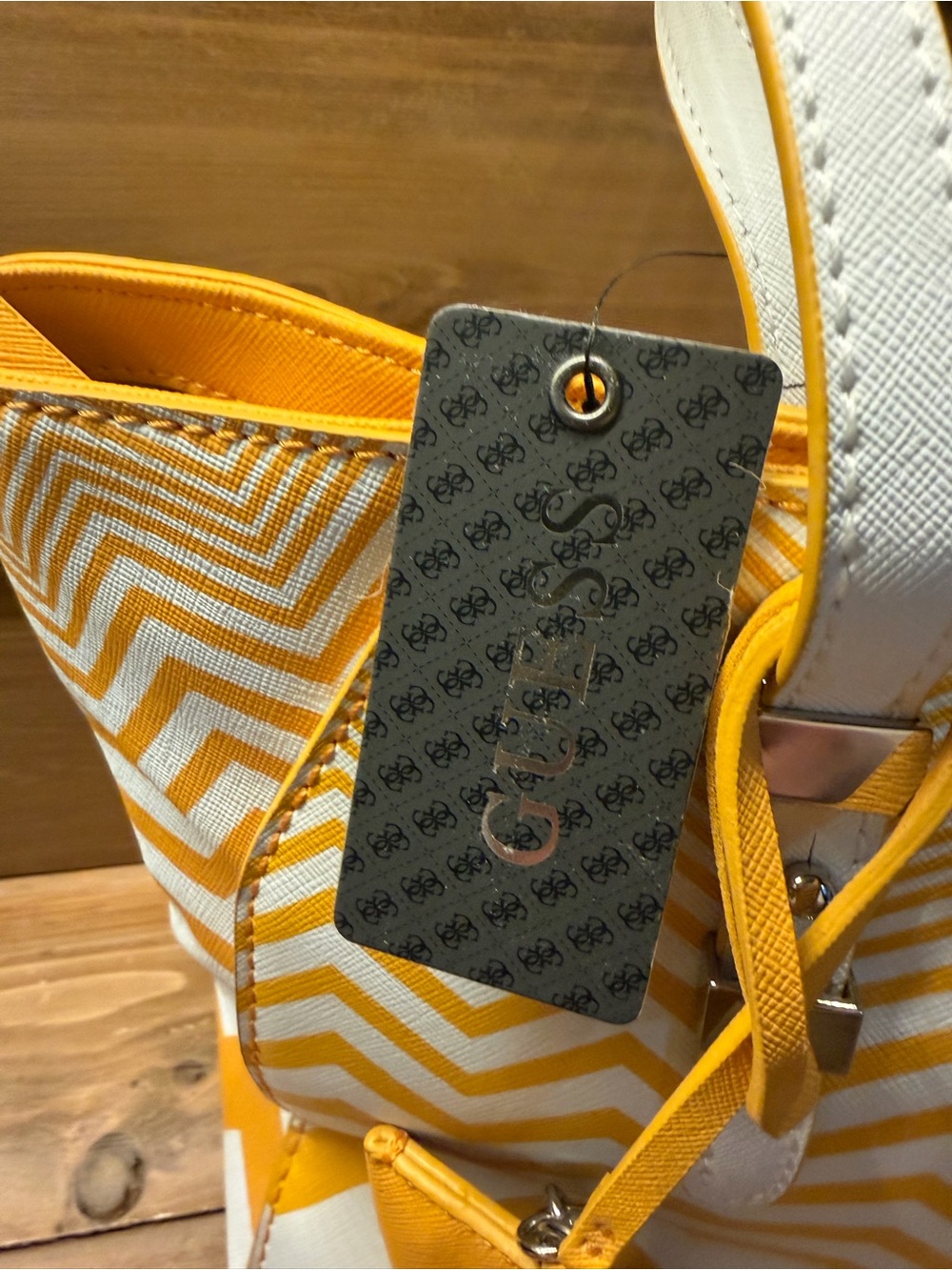 GUESS BNWT Yellow and White Chevron Tote with White Straps Bag Purse - Picture 4 of 13
